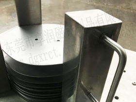 东莞非标定做永磁防腐磁磁性分离器 提携式快速铁板分料器